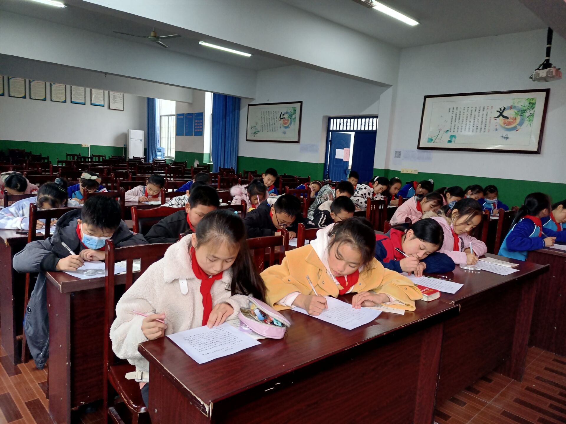 纳溪区天仙镇中心小学举行《我的校园变了》作文竞赛(图2) 纳溪区天仙镇中心小学举行《我的校园变了》作文竞赛(图2)