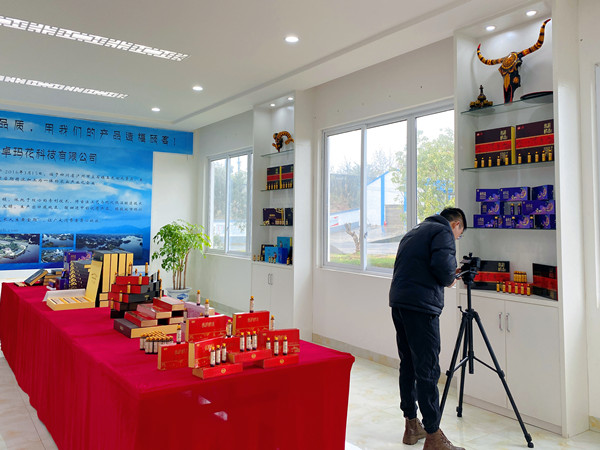 金品诚企到四川卓玛花科技有限公司拍摄VR(图2) 微信图片_20220219161402.jpg