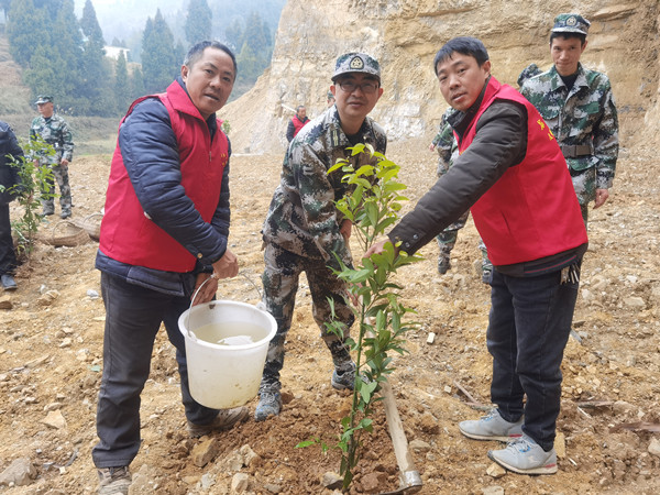 古蔺丹桂镇积极开展“筑牢绿色屏障 扮靓丹桂春天”植树活动(图3) IMG_20220304_111155.jpg
