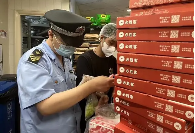 食材过期继续用 必胜客北京两家门店被立案调查(图1) 微信图片_20220720154456.png