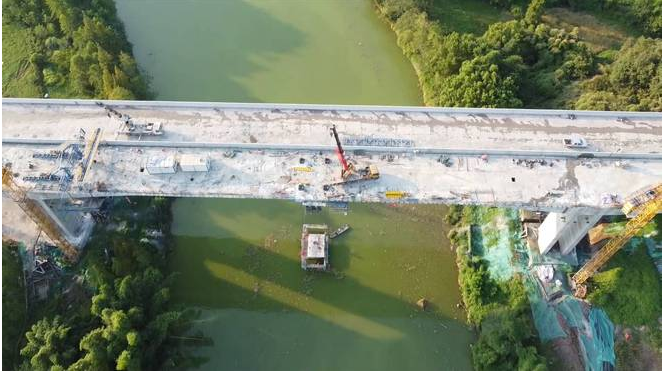 泸永高速公路全线全幅贯通(图2) 微信图片_20220820151354.png
