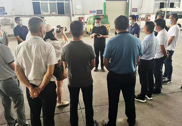 纳溪区委书记谭荣兵书记带队调研督导“泸州金土地”等企业防疫泡泡(图4) 864fc88aa7611ef823e80841dd36435.jpg