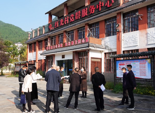 泸州市关工委加强法治关爱工作调研 (图2) 01_副本.jpg