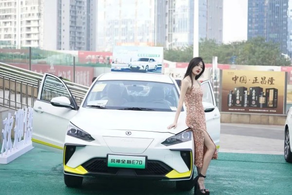 江阳区华阳街道“两委”考察团调研川南新能源汽车城(图7) 微信图片_20221223161902.jpg