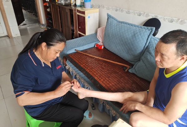 古蔺女子聂右美17年真情守护 用爱筑起一个家(图3) db532043198be84a6265260748328e3_副本.jpg
