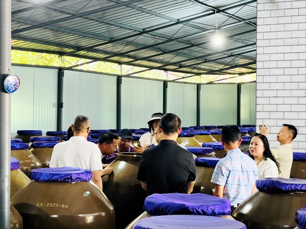 泸州多级领导调研卓玛花科技 点赞健康酵素产业(图3) 微信图片_2025-09-25_093817_370.jpg