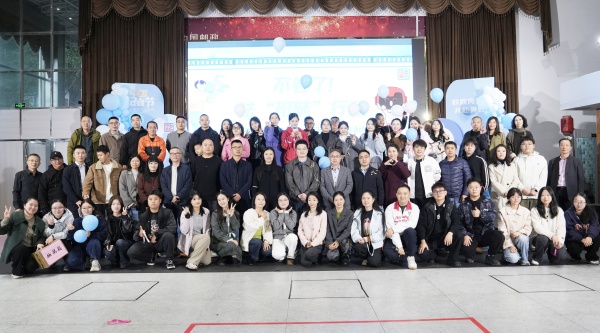 丁政鑫:请予点赞——2025年记者节感言(图7) 01-.jpg