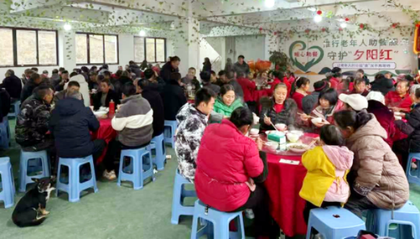 古蔺返乡为民办实事——记古蔺石宝镇旭昇服饰厂董事长赵智勇(图2) 微信图片_20251228094700_2716_12.png