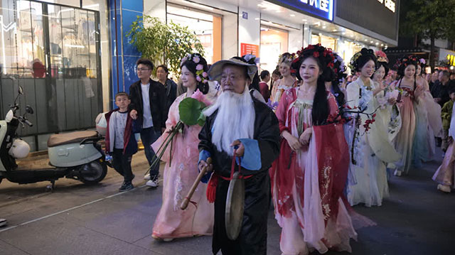 古蔺齐安宫“五一”开门迎客首日人气爆棚(图4) 4.jpg