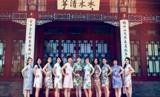 大学“旗袍”毕业照 风格独特惊艳时光(图10) 大学“旗袍”毕业照 风格独特惊艳时光(图10)