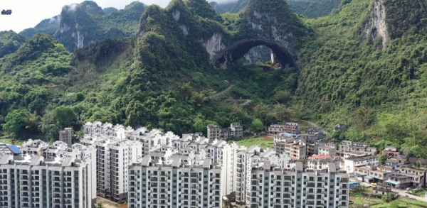 野蛮采石、违规建房!广西唯一的世界地质公园遭破坏性开发(图5) 三级保护区内违规建设的世界寿源城房地产项目
