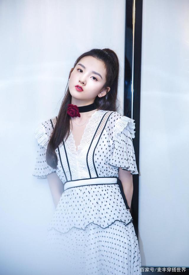 宋祖儿满满八十年代港风,印花亮色个性大胆(图6) 宋祖儿满满八十年代港风,印花亮色个性大胆(图6)