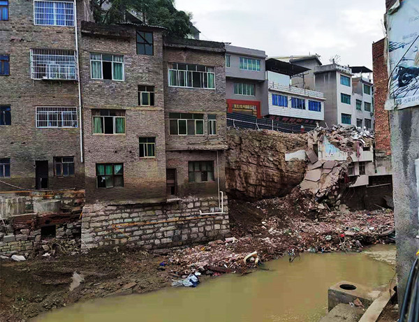 山洪袭击丹桂等地 遭遇灾难后心理学专家教你这样疏导(图3) 山洪袭击丹桂等地 遭遇灾难后心理学专家教你这样疏导(图3)