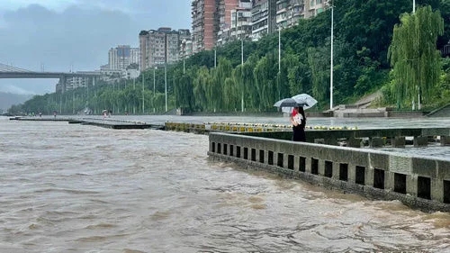 今日14时:长江泸州段新一轮洪峰过境(图1) 今日14时:长江泸州段新一轮洪峰过境(图1)