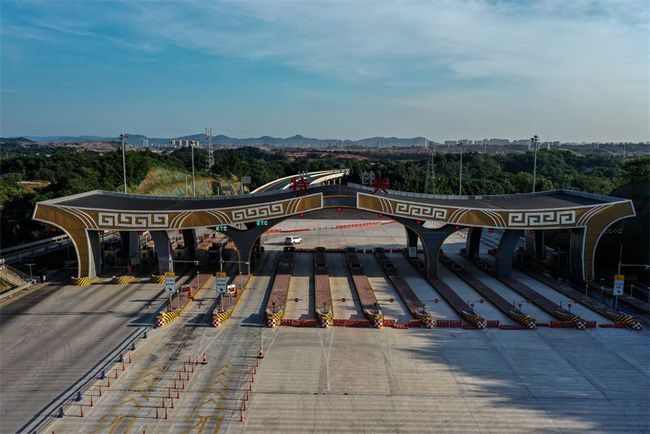 8月27日零时起 G8515荣泸高速公路正式收费运营(图4) 8月27日零时起 G8515荣泸高速公路正式收费运营(图4)