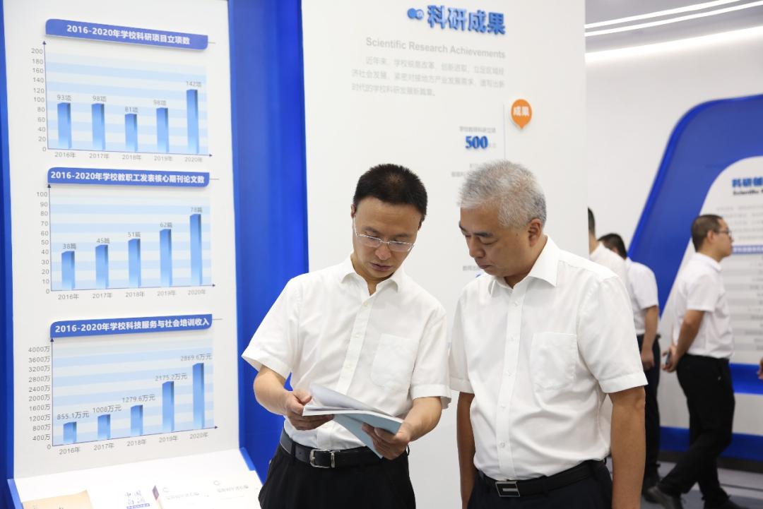 泸州职院多个基地揭牌,将打造科技创新综合体(图5) 泸州职院多个基地揭牌,将打造科技创新综合体(图5)