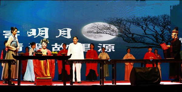 泸州:故里情源拜月庆中秋 捐资助力泸县抗震自救(图3) 泸州:故里情源拜月庆中秋 捐资助力泸县抗震自救(图3)