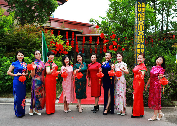 泸州:故里情源拜月庆中秋 捐资助力泸县抗震自救(图8) 泸州:故里情源拜月庆中秋 捐资助力泸县抗震自救(图8)