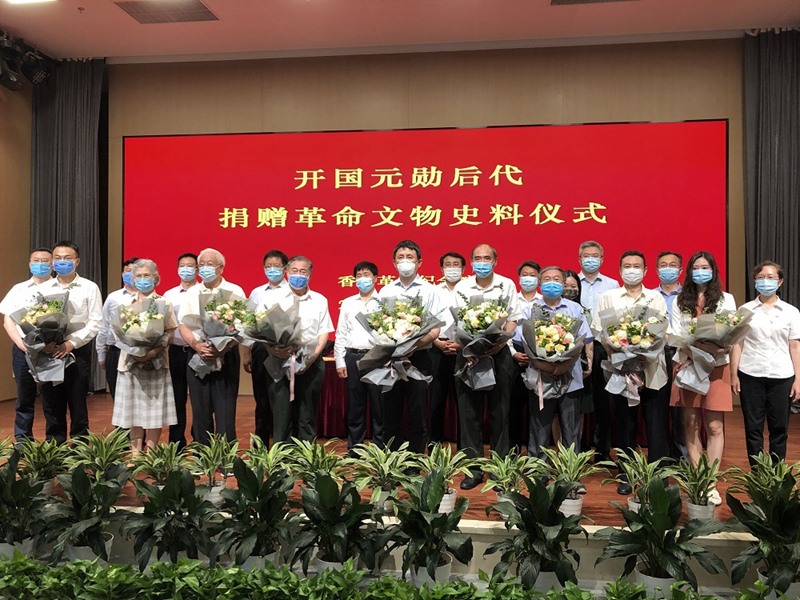 开国元勋后代捐赠革命文物史料(图2) 开国元勋后代捐赠革命文物史料(图2)