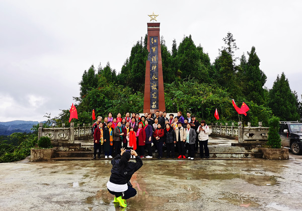 贵州客人走进古蔺丹桂镇“一日游”(图1) 贵州客人走进古蔺丹桂镇“一日游”(图1)