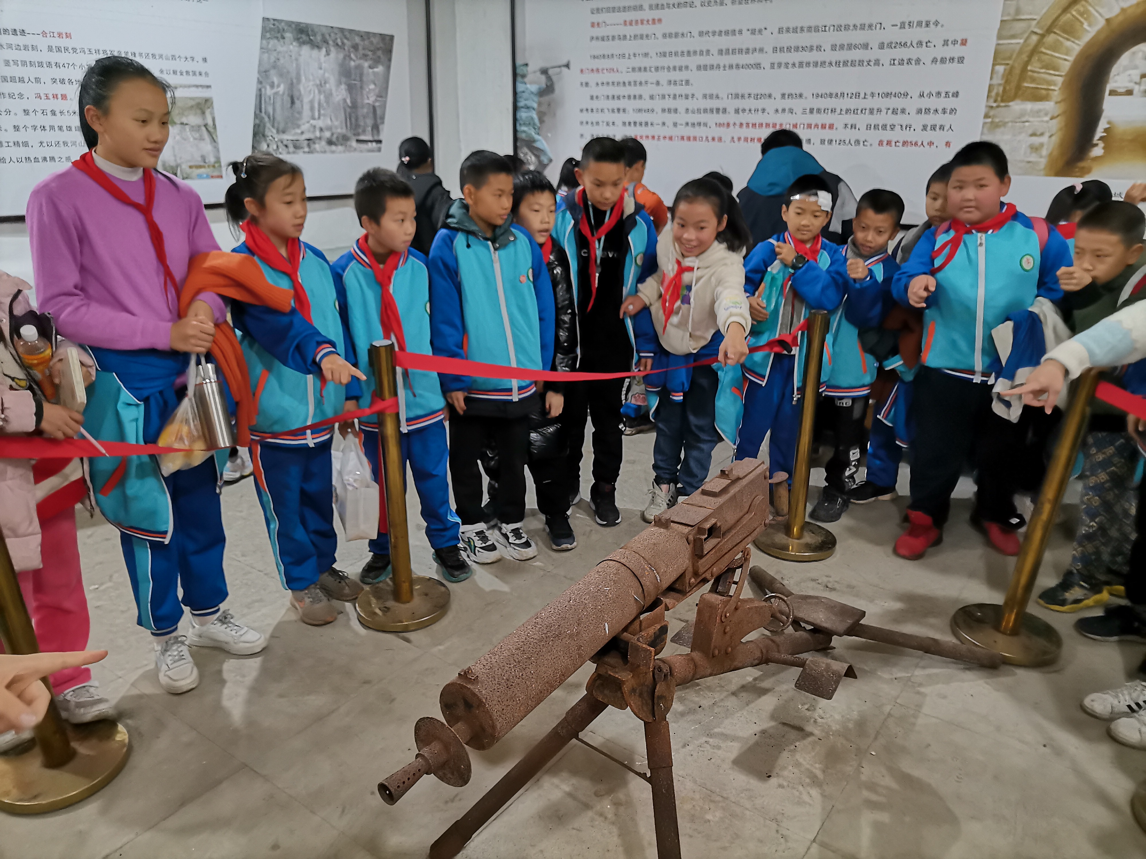 纳溪区天仙镇中心小学开展《铭记历史》研学旅行