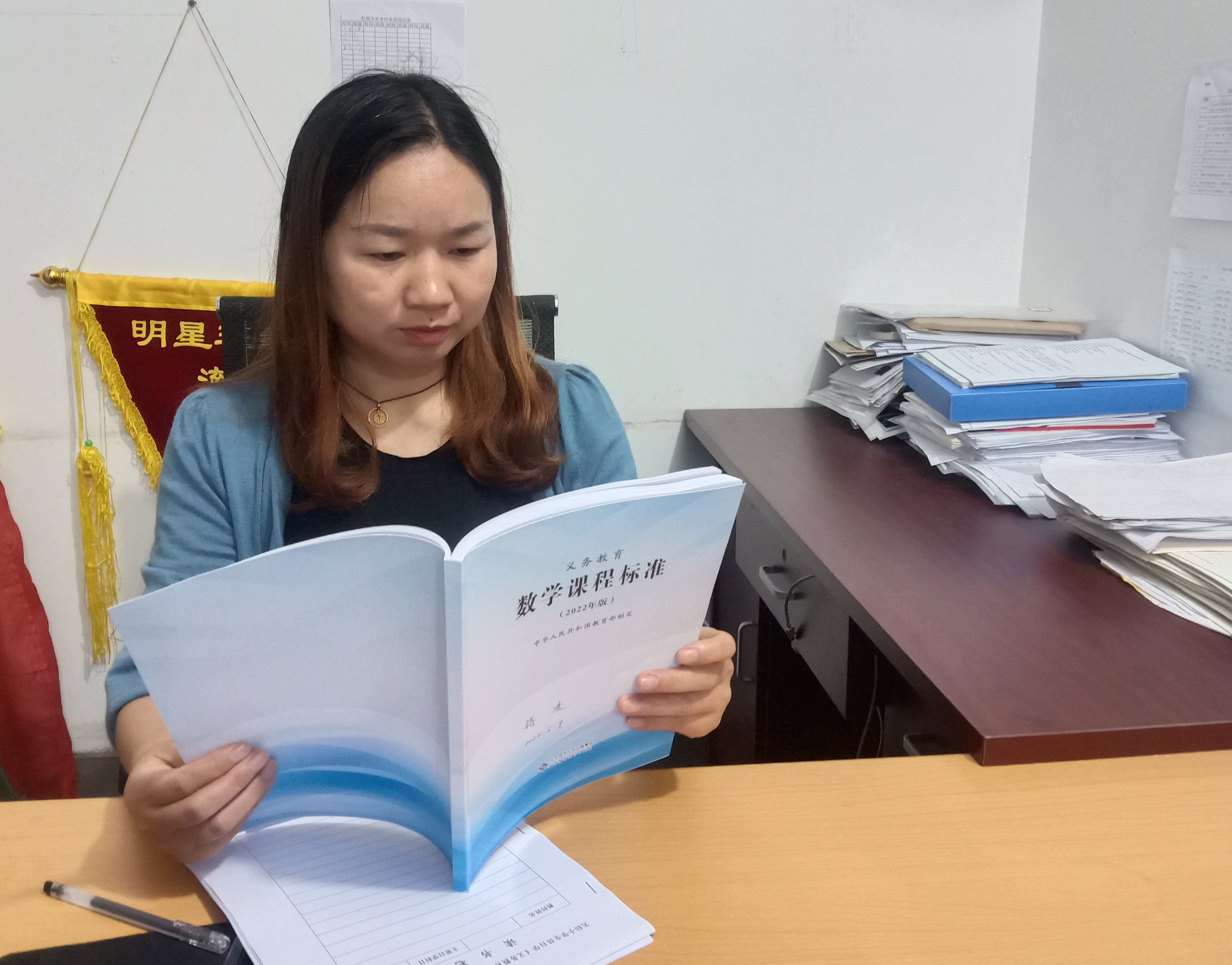 纳溪区天仙镇中心小学掀起学习新课标热潮