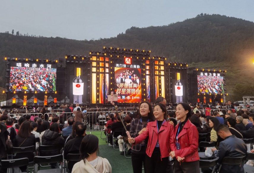 “澳门情 古蔺韵”荣耀盛典群星演唱会在古蔺激情开唱