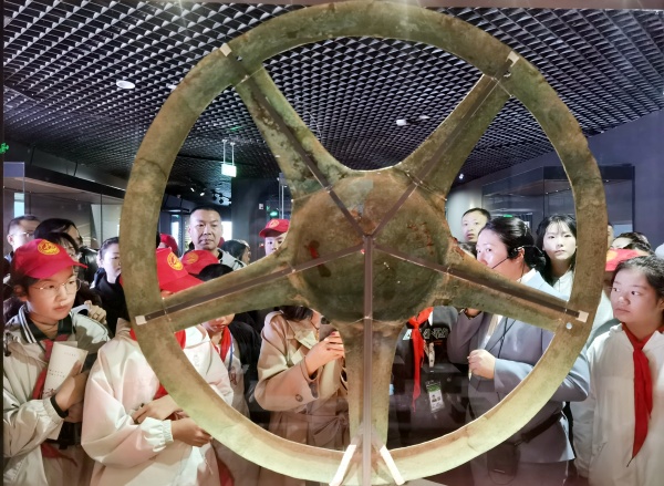 金乌衔光 酒润泸州——泸州观三星堆-金沙遗址文物数字艺术展