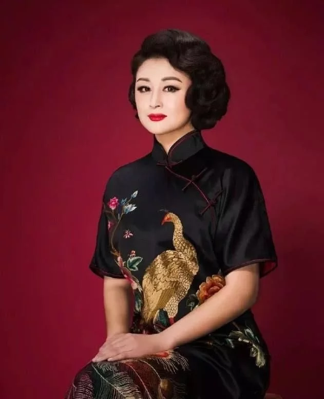 被赵本山捧红的“谢大脚”，年轻时多美？网友：不可多得的美人