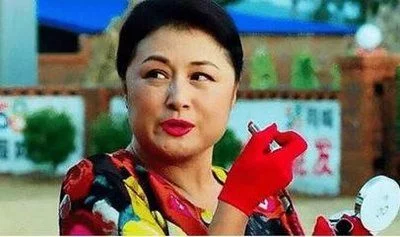 被赵本山捧红的“谢大脚”，年轻时多美？网友：不可多得的美人(图8)