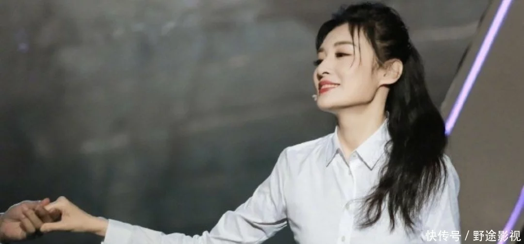 岁月从不败美人 周涛依旧那般典雅(图2)
