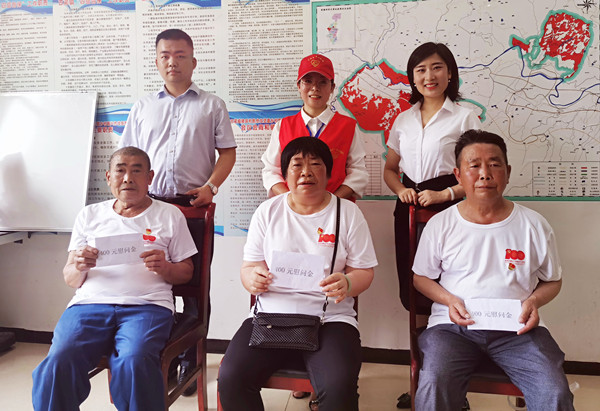 彰显英雄美德   致敬共产党员 (图7)