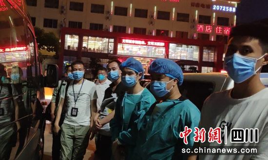 自贡：大安民警历时六天 跨省带回三名非法出境人员