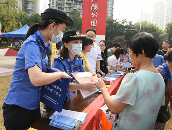 泸州城管：政企联动 共护燃气安全(图2)