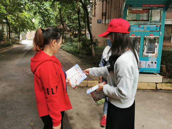 泸州消防联合志愿者开展电动车消防安全宣传(图2)